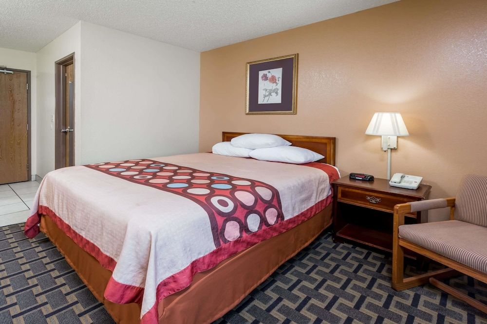 Standard Room, 1 Queen Bed