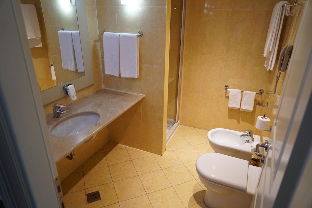 Cremona Palace Hotel Classic Triple Room, 1 Bedroom 2