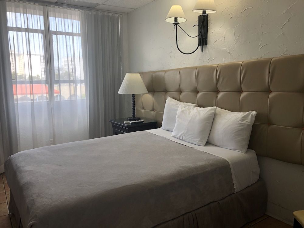 Standard Room, 1 Queen Bed