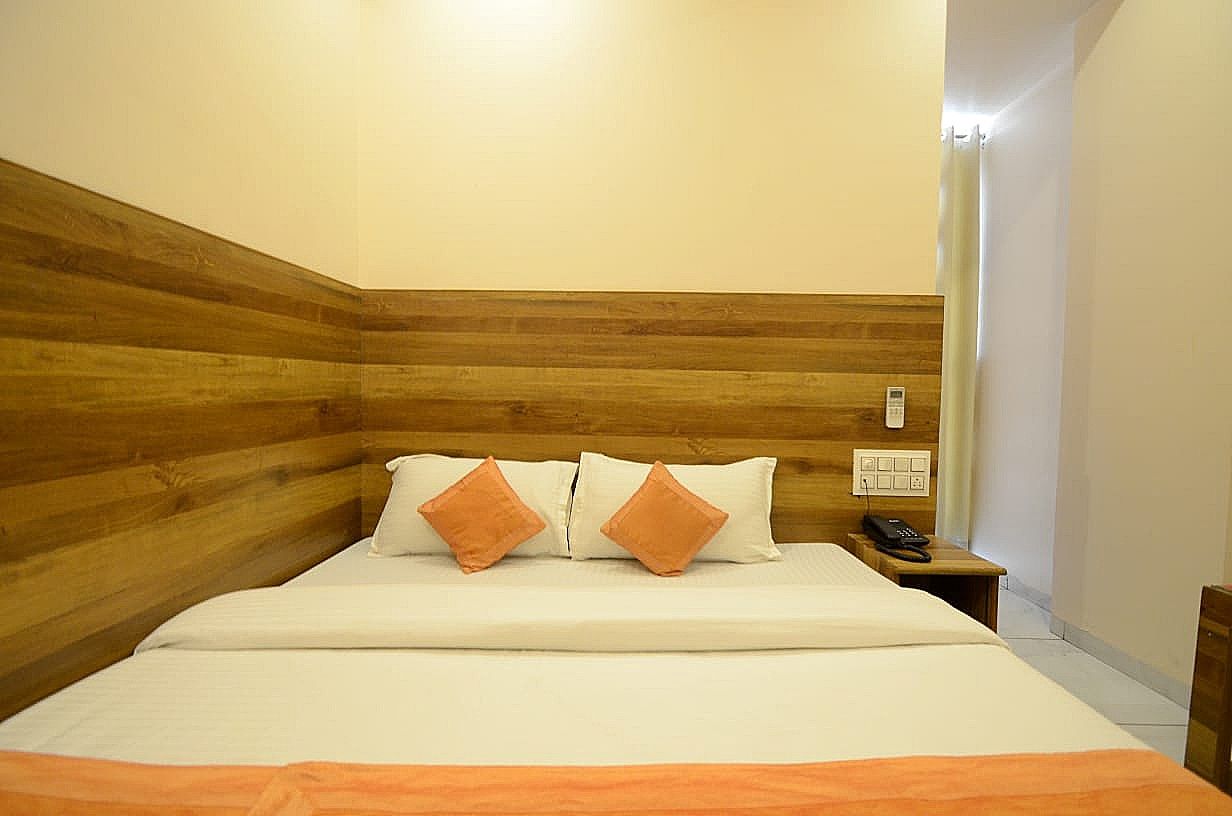 Hotel Metro Inn Deluxe Ac Room 8