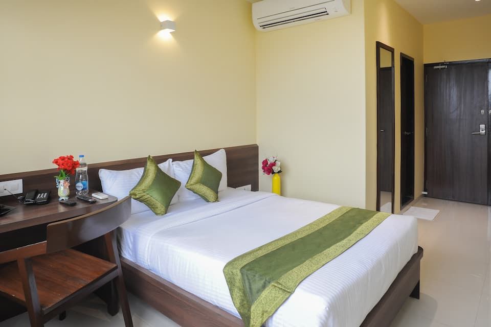 Treebo Balaji Residency Deluxe Double Room 3