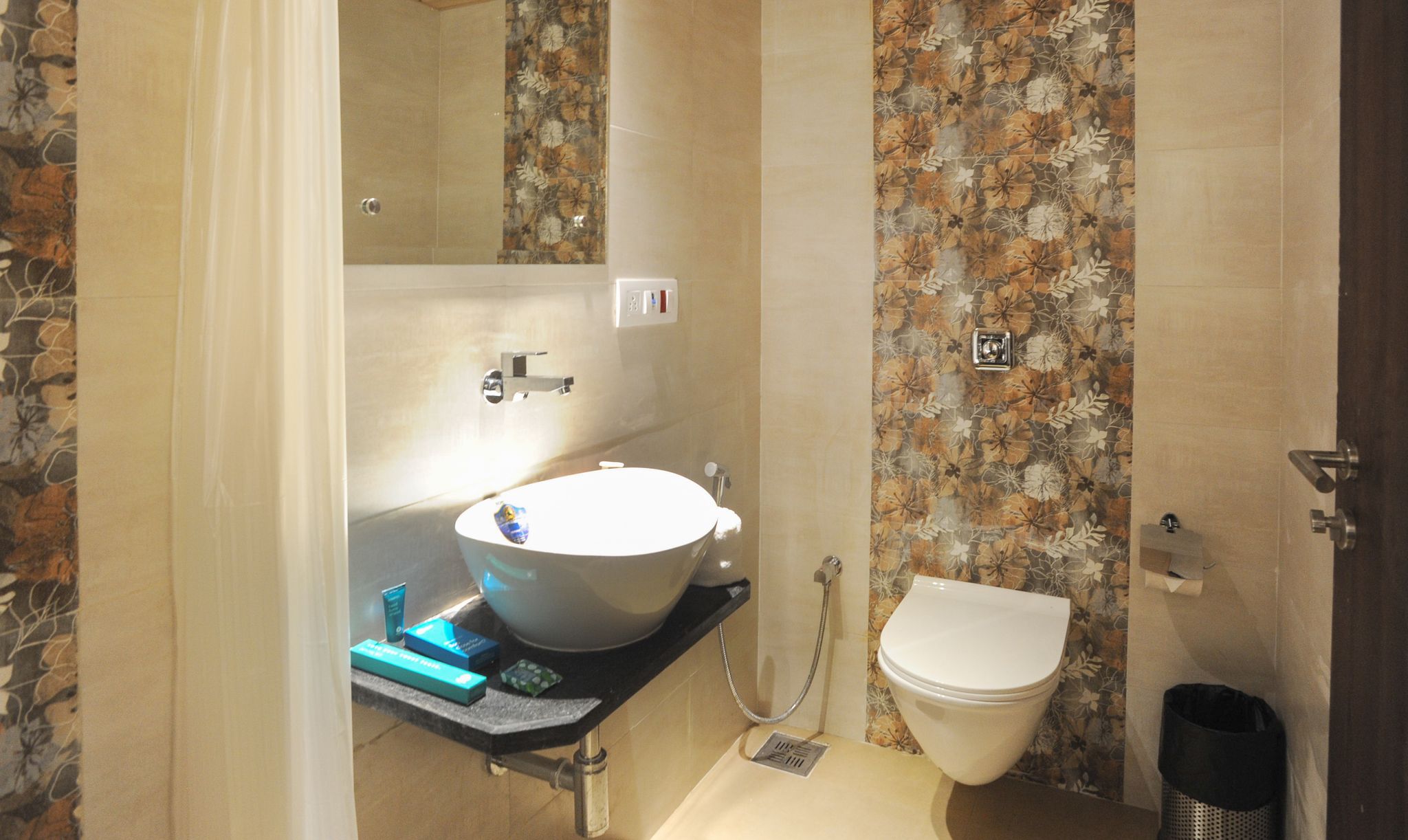 Treebo Balaji Residency Deluxe Double Room 5