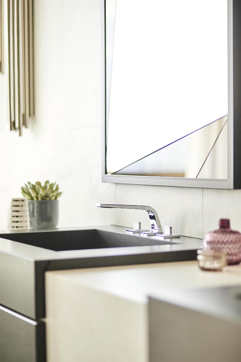 1 Bedroom Iconic Suite