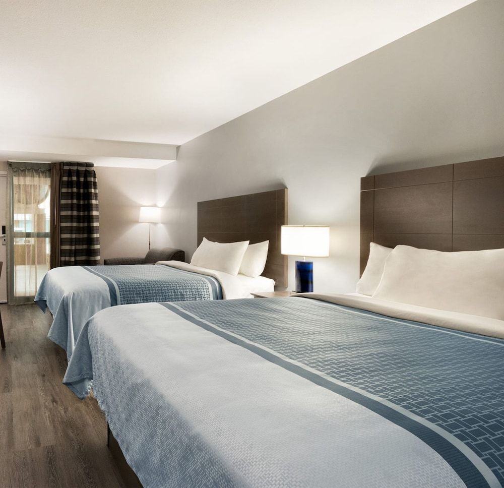 Deluxe Room, 2 Queen Beds, Non Smoking, Pool View