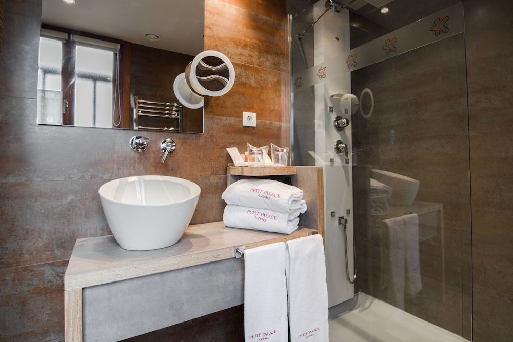 Petit Palace Tamarises Superior Double Room, Balcony, Sea View 5