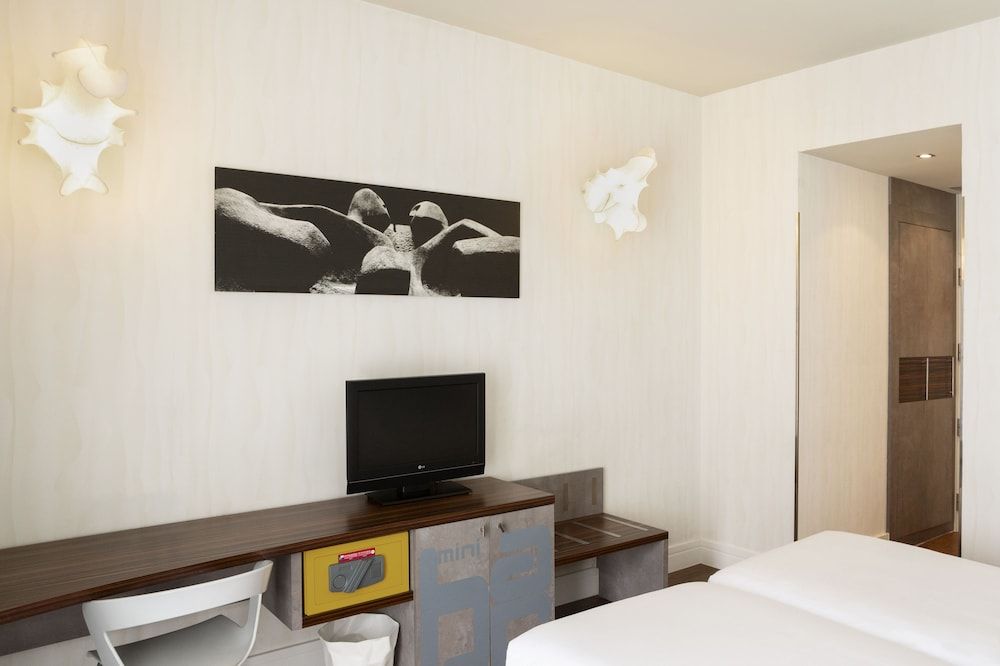 Petit Palace Tamarises Superior Double Room, Balcony, Sea View 2