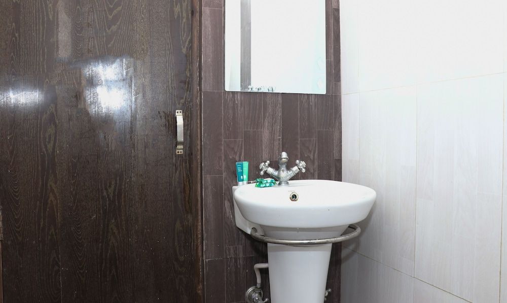 Treebo JD Residency Mohali Basic Room - For Indian National Only 6