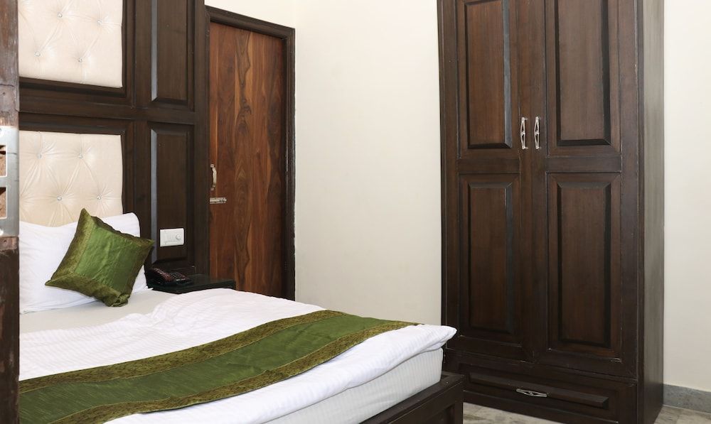 Treebo JD Residency Mohali Basic Room - For Indian National Only 5