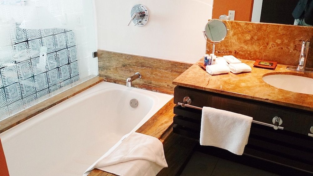 Decapolis Hotel Panama City Deluxe Room, 1 King Bed 7