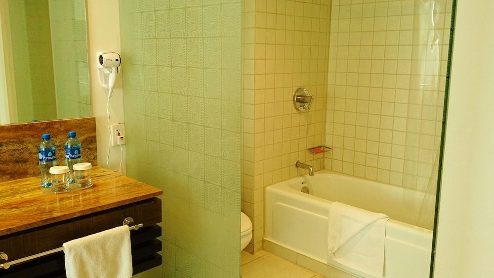 Decapolis Hotel Panama City Deluxe Double Room, 2 Double Beds 6