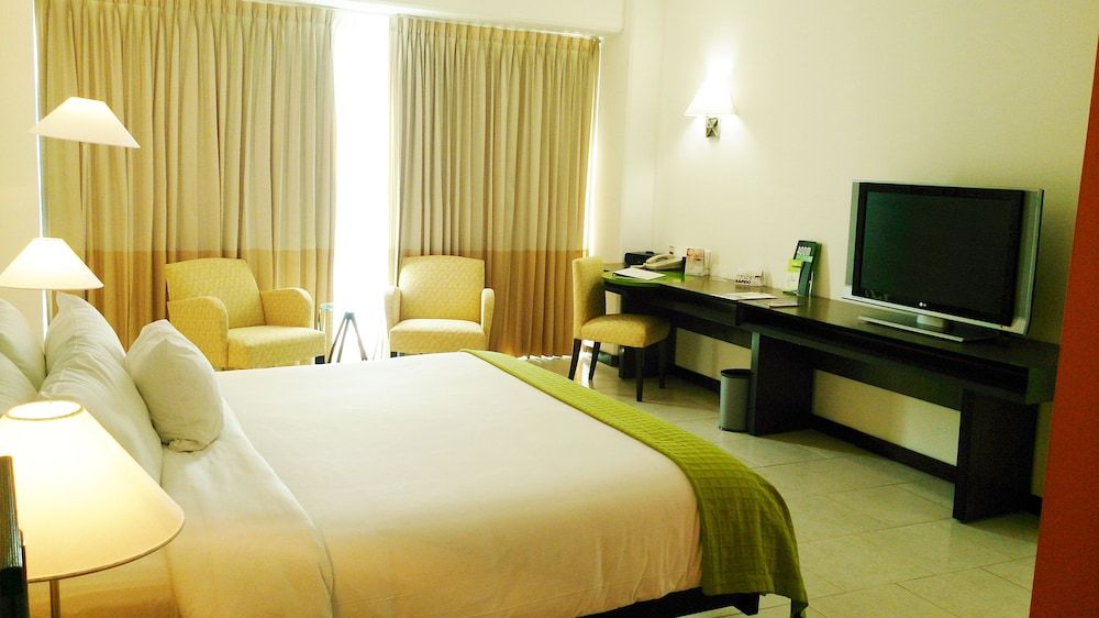 Decapolis Hotel Panama City Deluxe Room, 1 King Bed 2