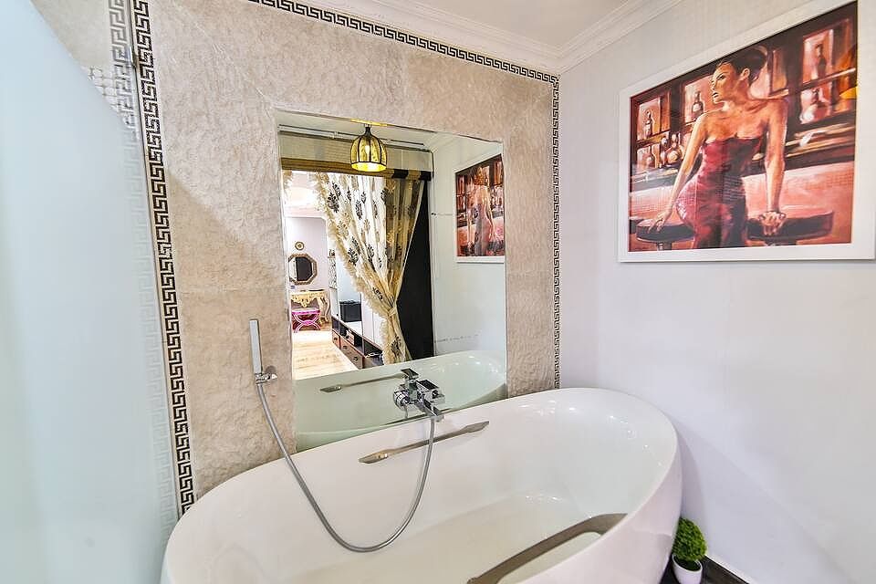 Executive Bath Tub Room