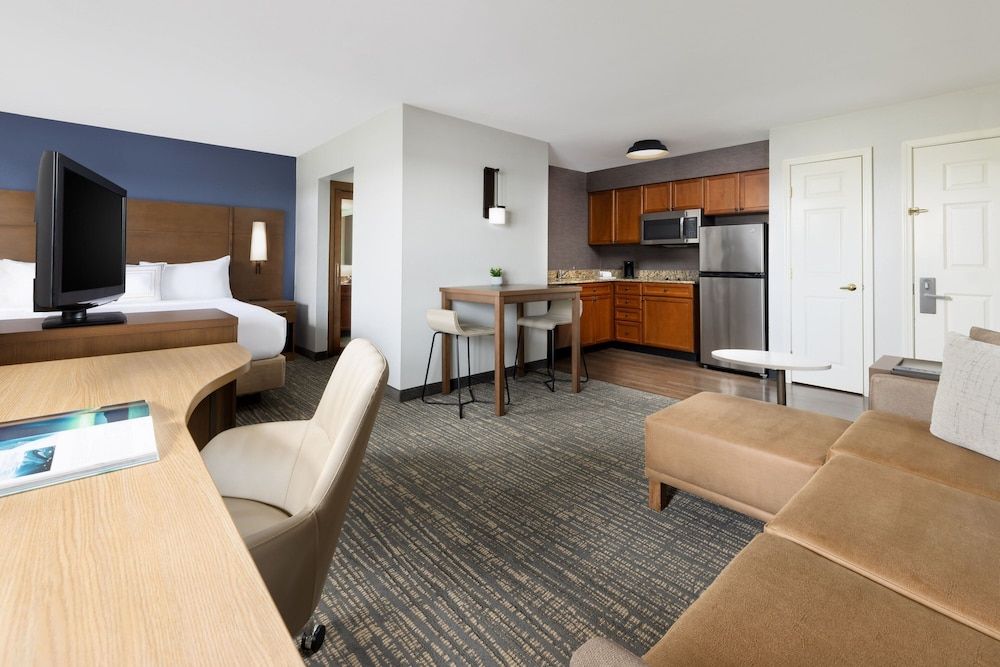 Suite, 2 Bedrooms, Fireplace