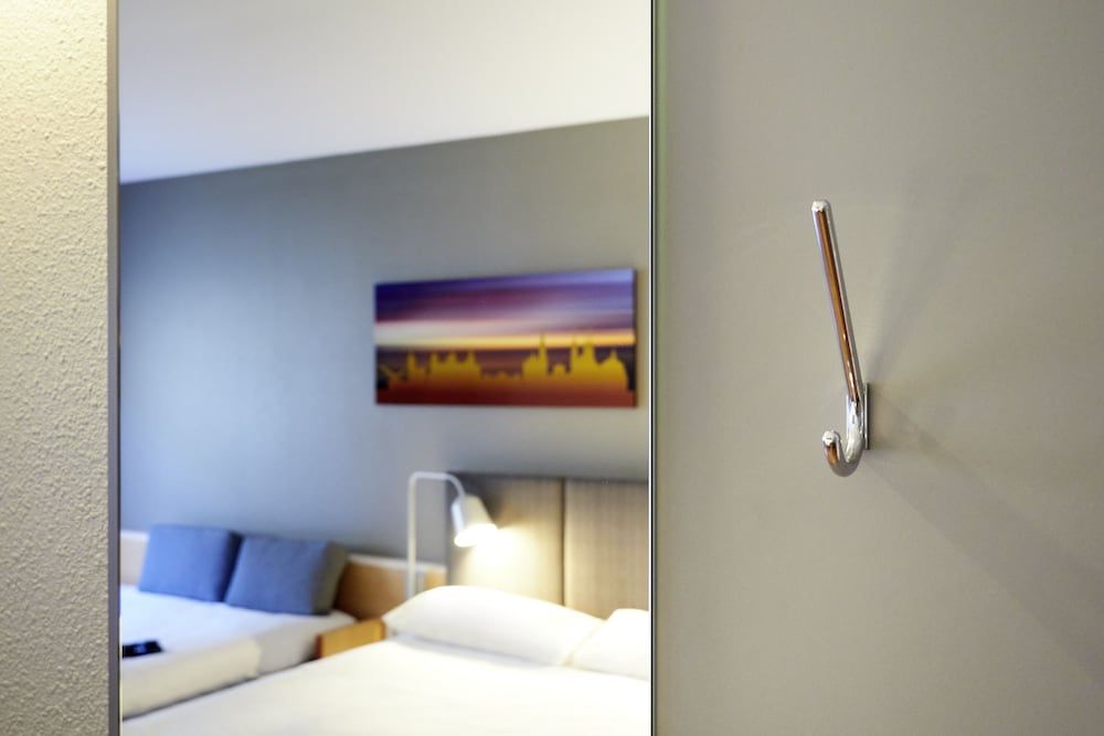 ibis Wuerzburg City Standard Double Room, 1 Double Bed with Sofa bed 4