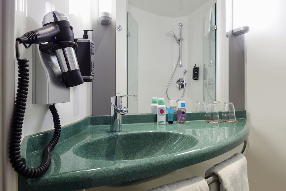 ibis Wuerzburg City Standard Room, 2 Twin Beds 7