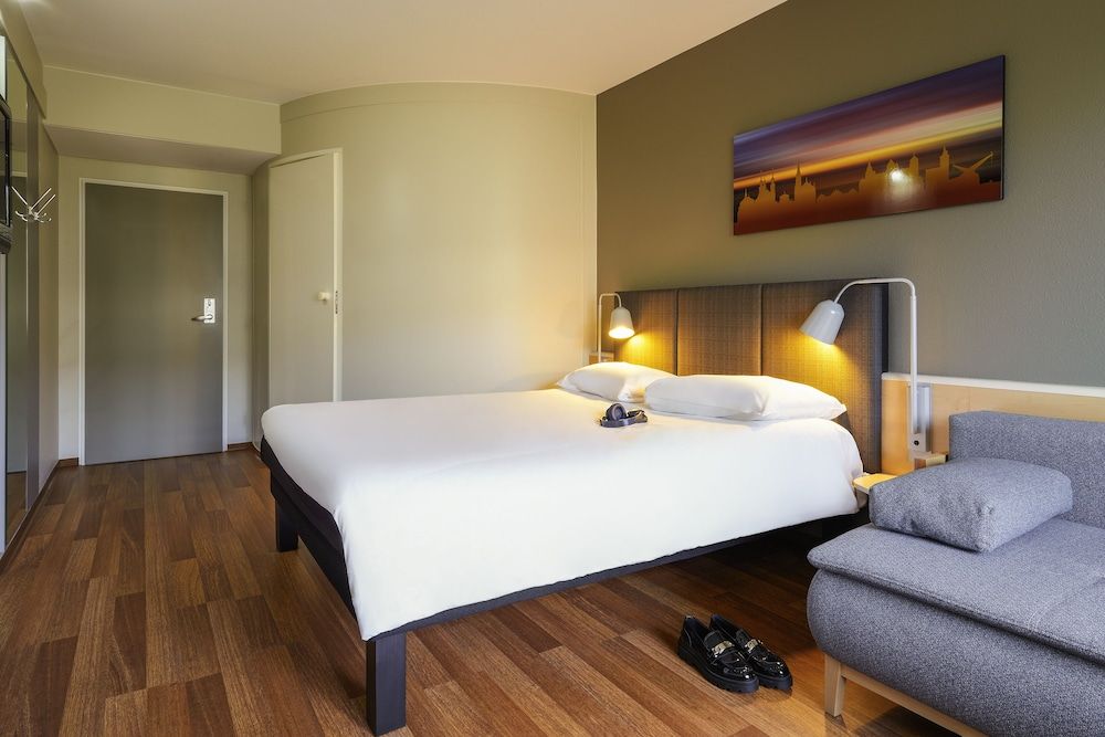 ibis Wuerzburg City Standard Double Room, 1 Double Bed with Sofa bed 5