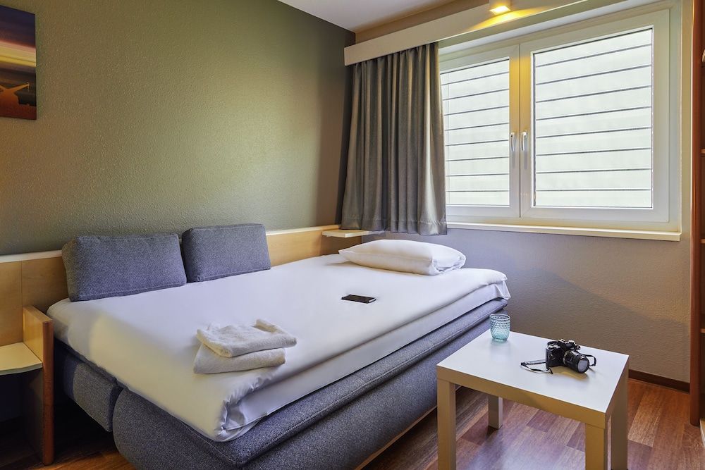 ibis Wuerzburg City Standard Double Room, 1 Double Bed with Sofa bed 3