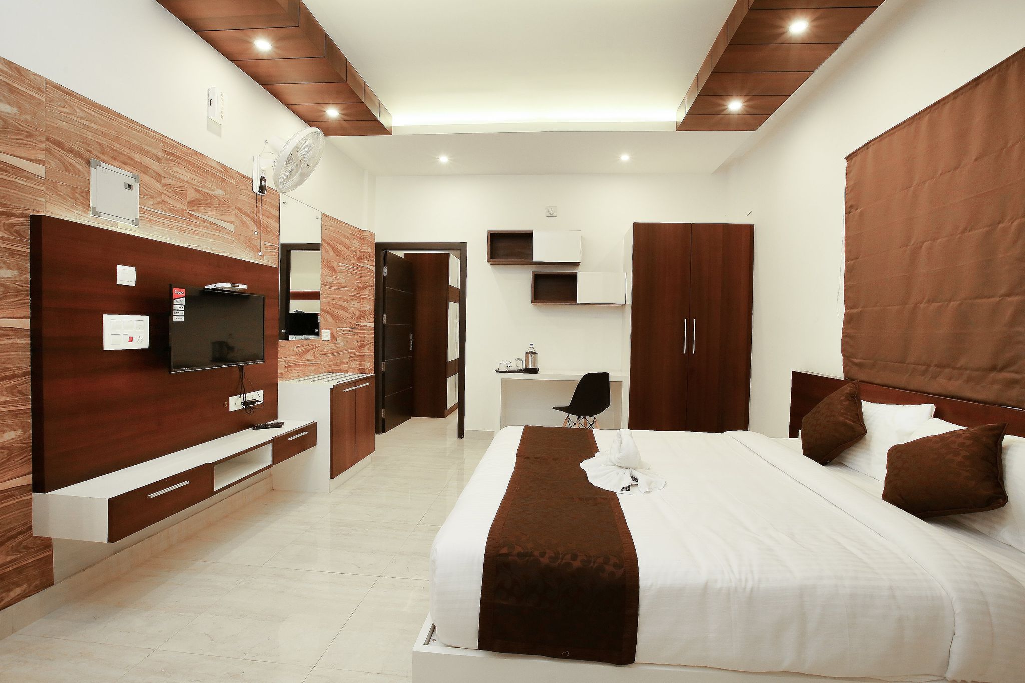 MAZUS INN Deluxe Non AC 14