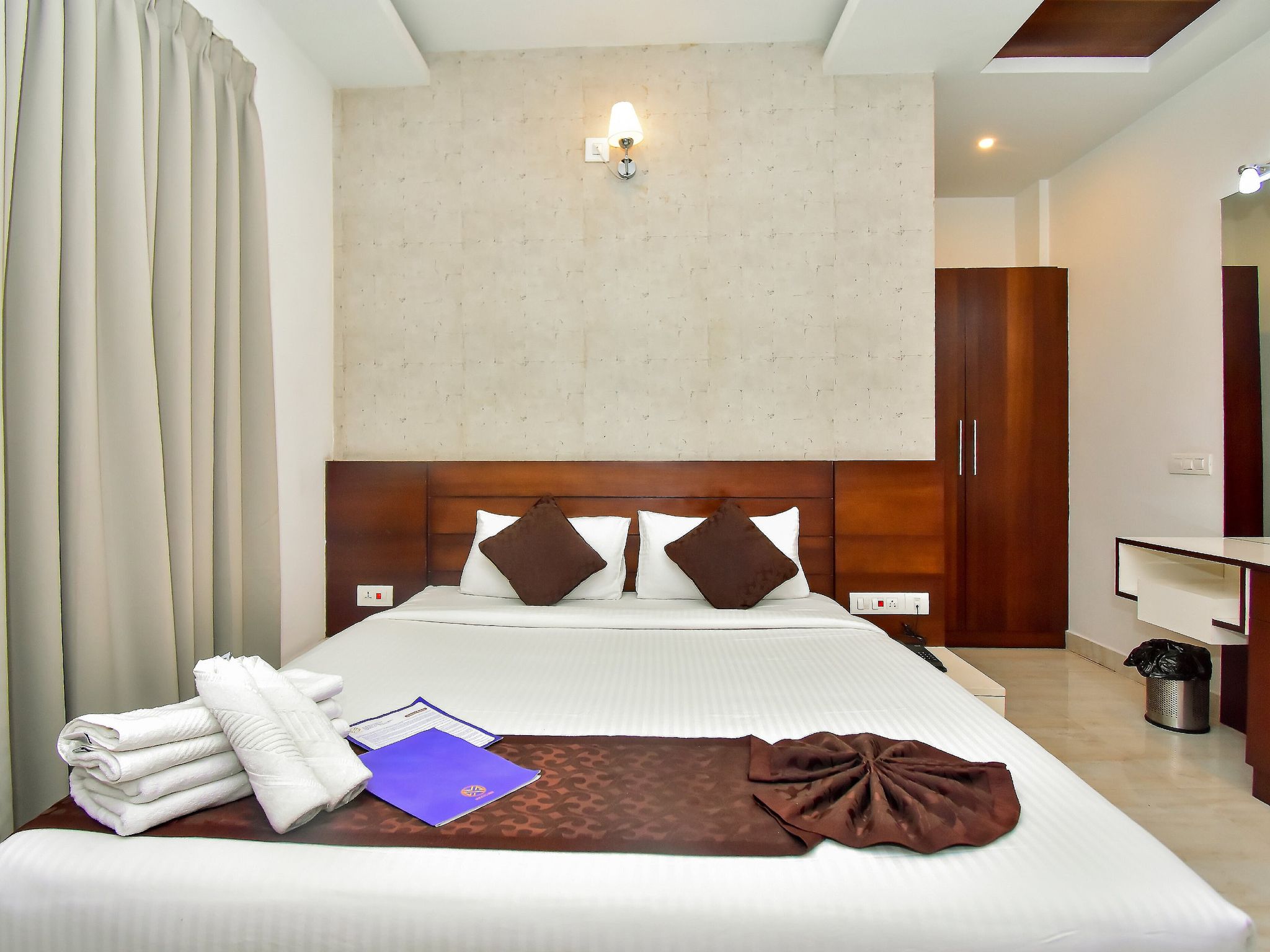 MAZUS INN Deluxe Non AC 9