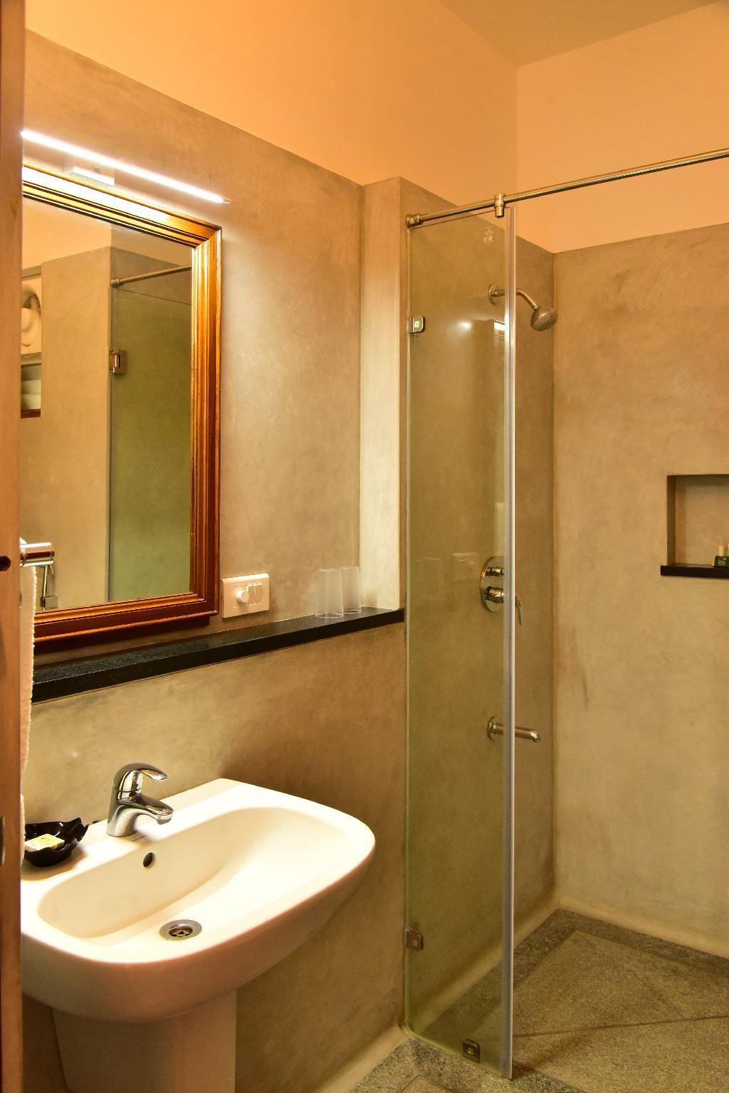 Petit Palais by CROSSWAY Classic Room 7