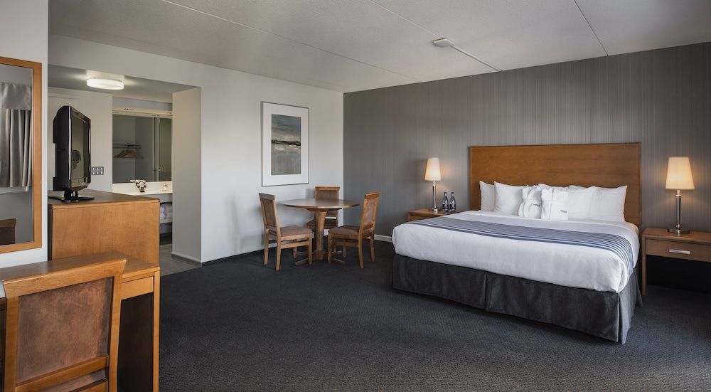 undefined Norwood Hotel 2