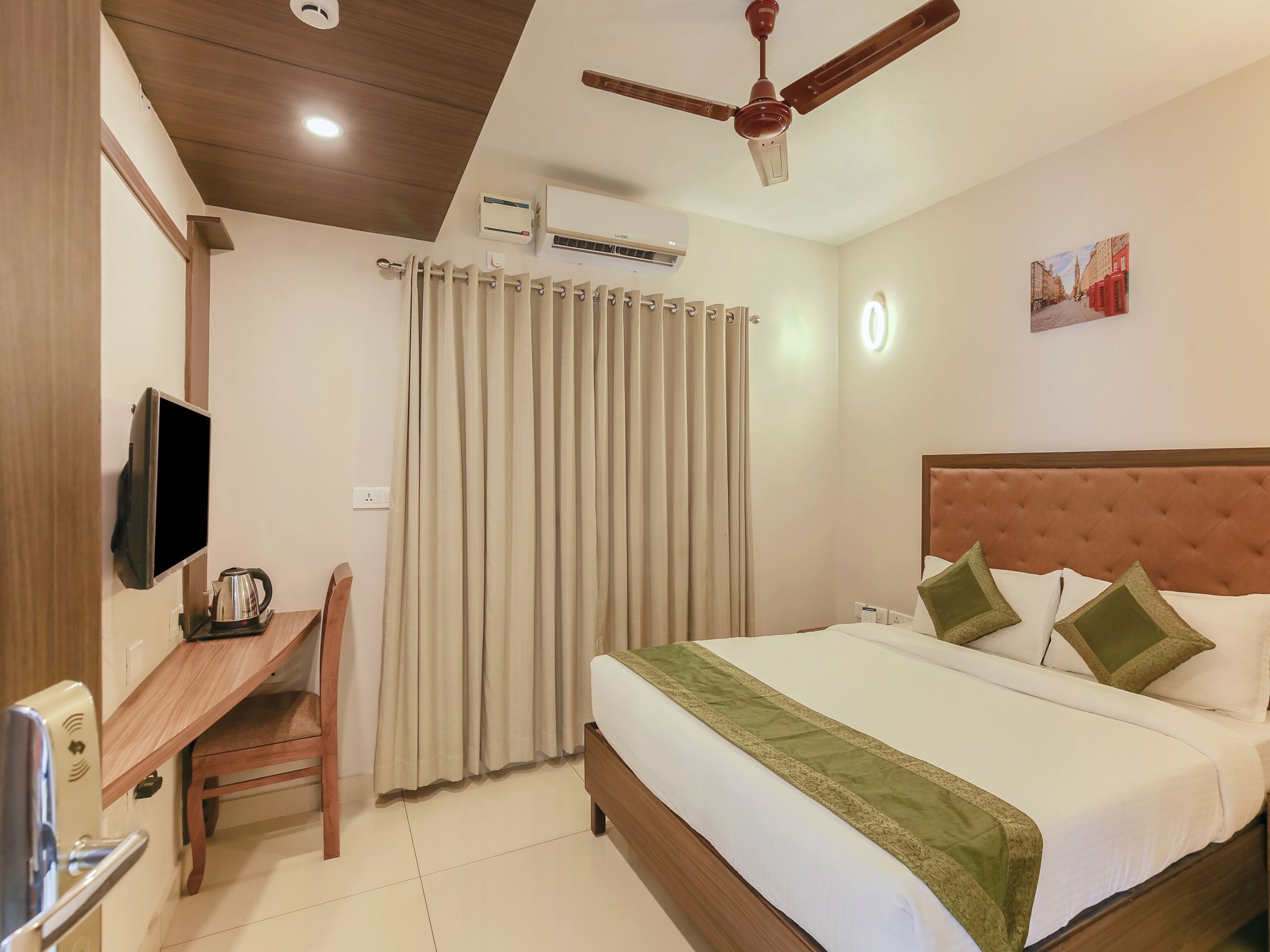 Treebo Goodland Residency - 500m from Railway Station Standard Double Room 4