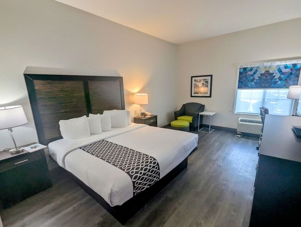Room, 1 King Bed, Accessible, Non Smoking (Mobility/Hearing Impaired Accessible)