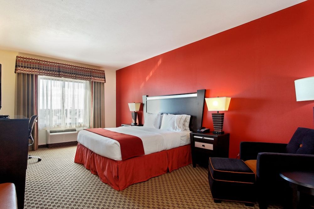 Standard Room, 1 King Bed, Accessible (Mobility, Transfer Shower)