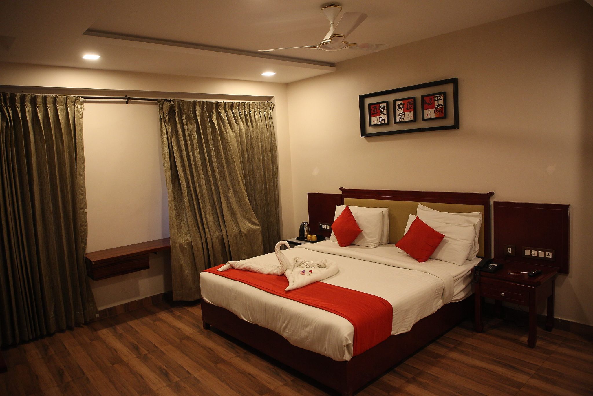 FAMILY SUITE,1 KING BED