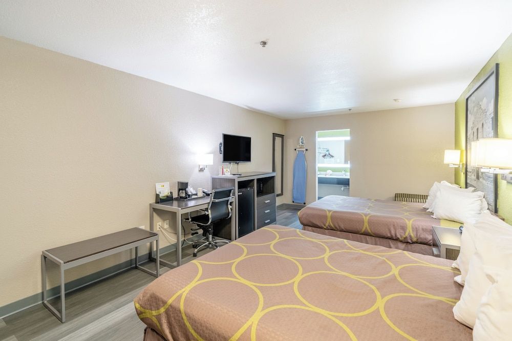Room, 2 Queen Beds, Non Smoking