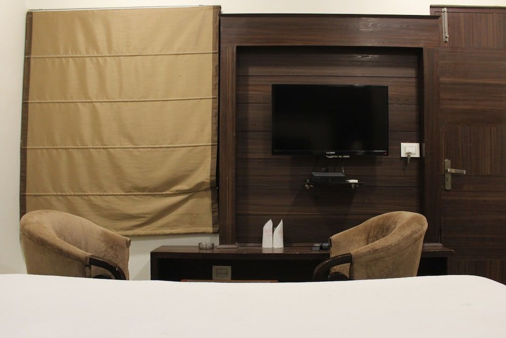 undefined Hotel Waves 5