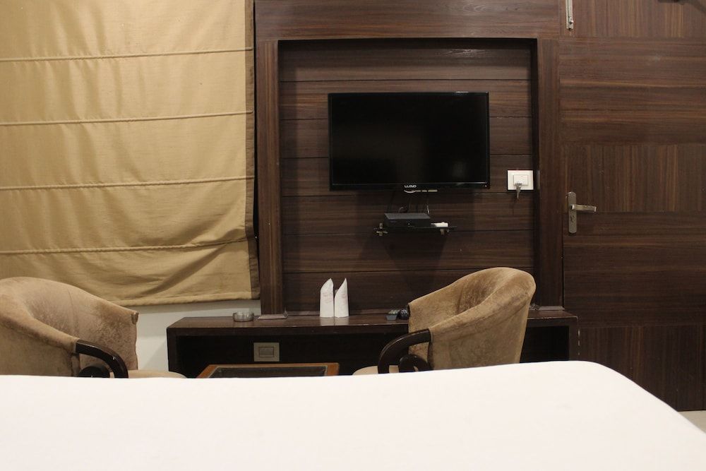 undefined Hotel Waves 4