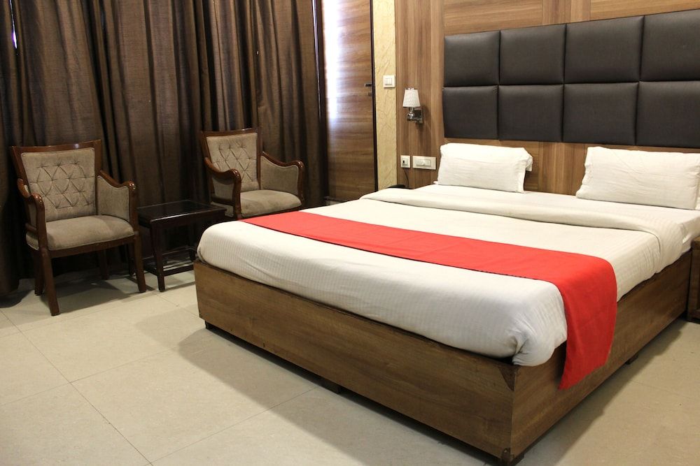 undefined Hotel Waves 8