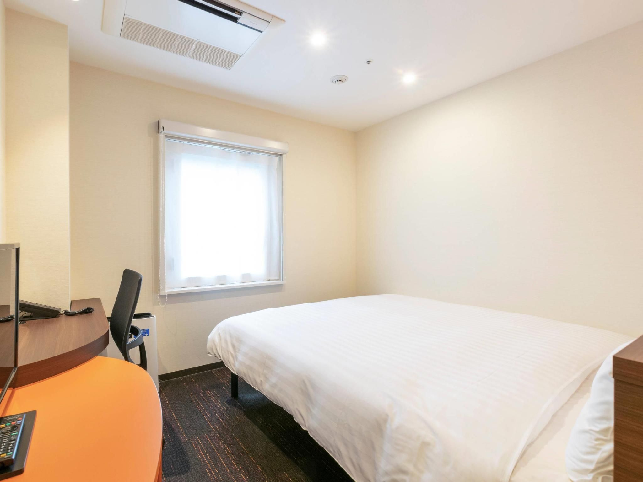 1 King Bed, Nonsmoking