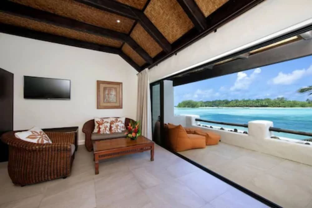 Pacific Resort Rarotonga Premium Beachfront Suite 5