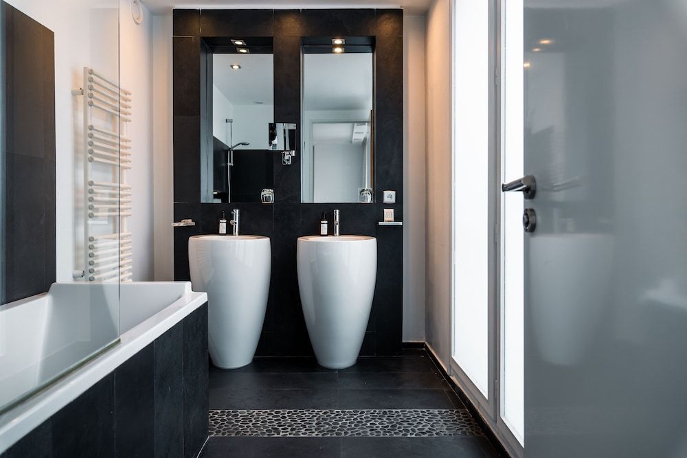 1K Paris Superior Double or Twin Room 8