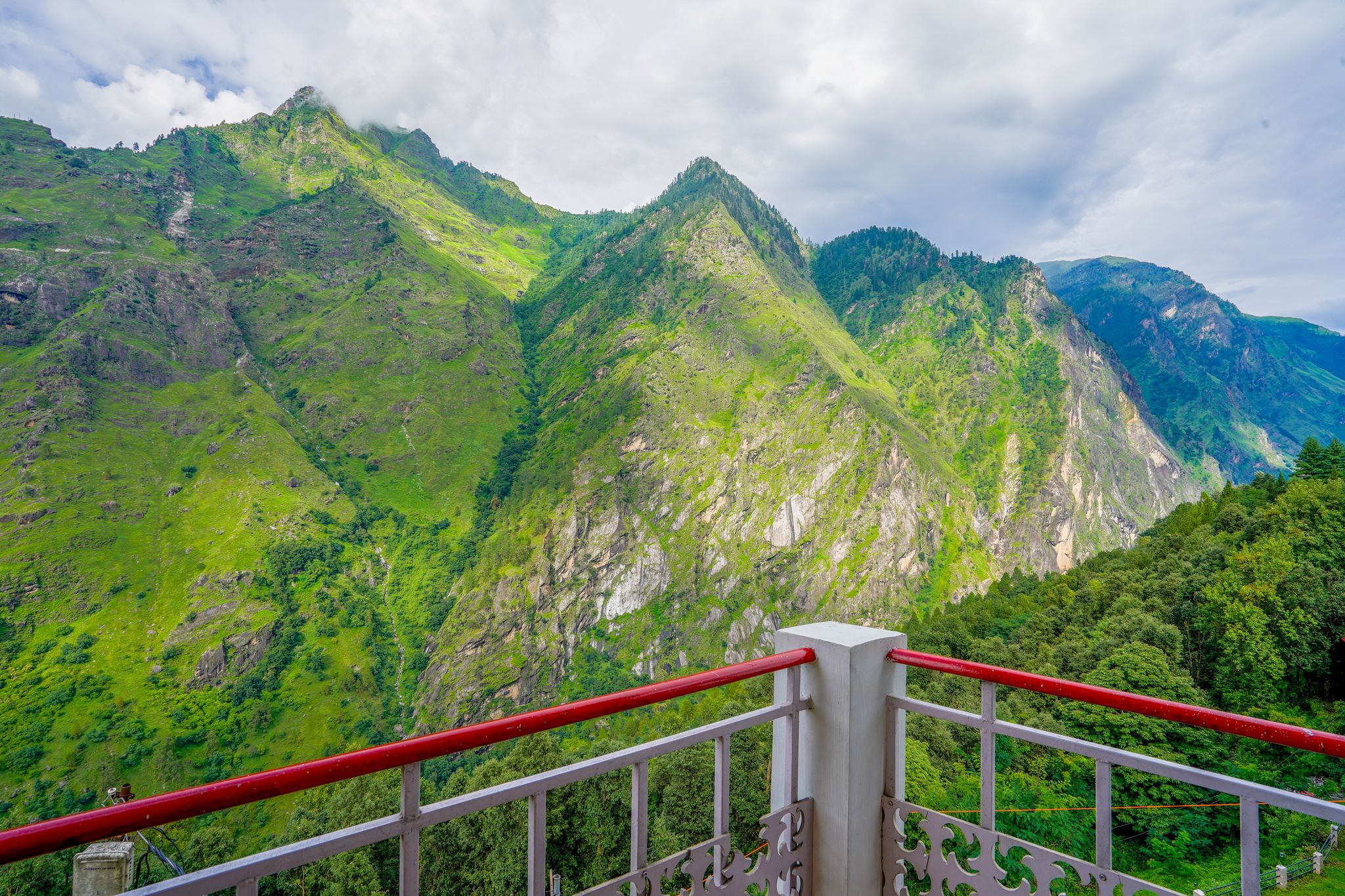 Super Deluxe Hill View