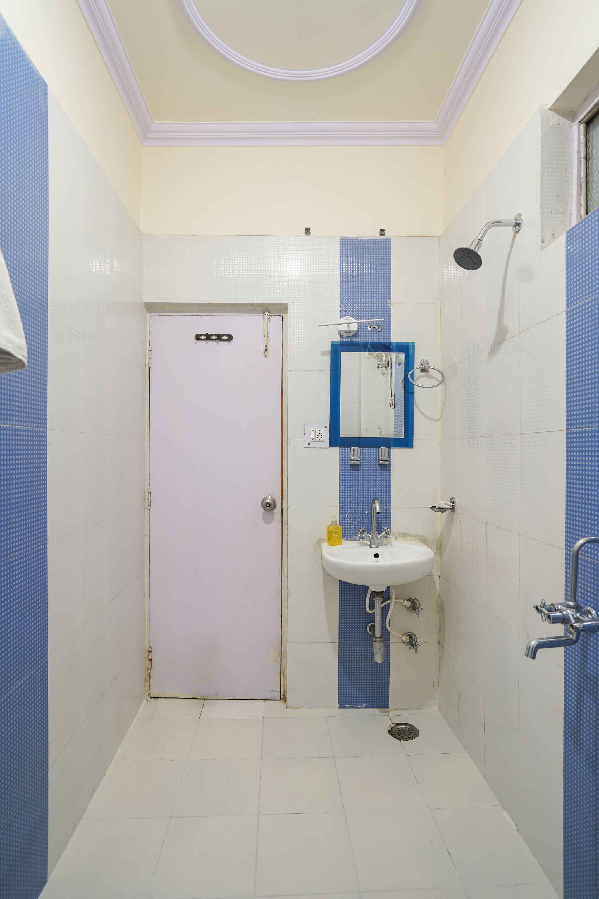 Super Deluxe Hill View