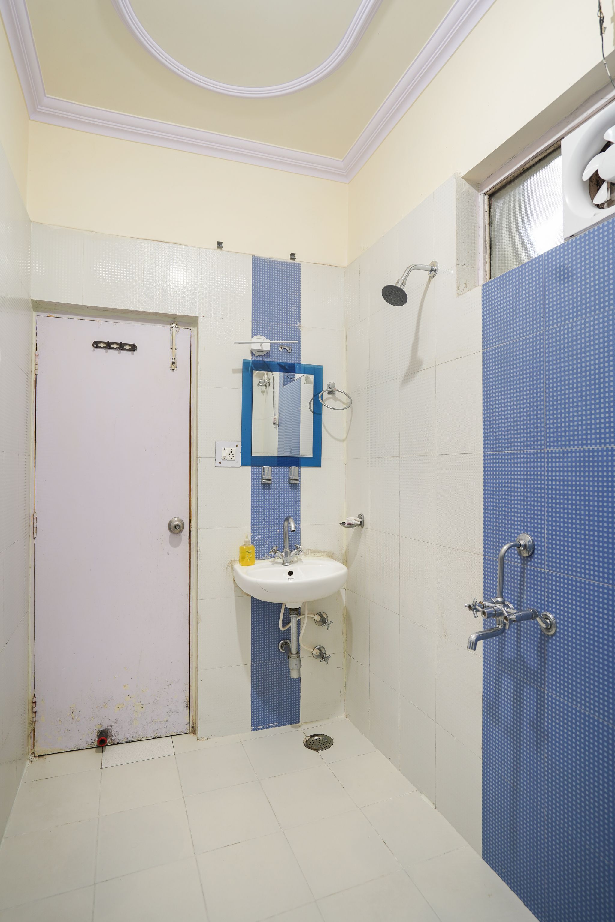 Super Deluxe Hill View