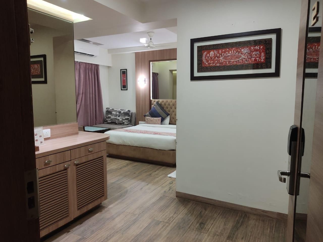 Deluxe Room with King Bed - Smoking 