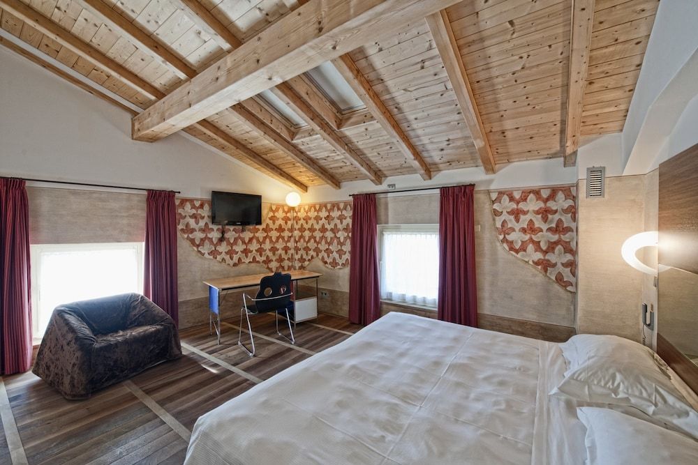 Hotel Veronesi La Torre Deluxe Double Room 3