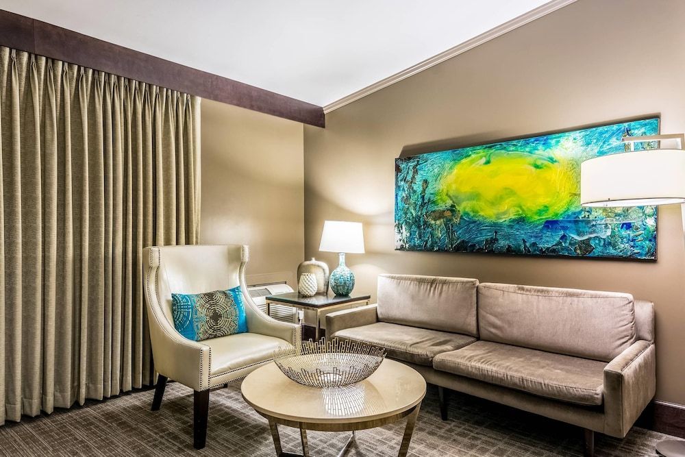 Suite, 1 King Bed, Accessible, Non Smoking