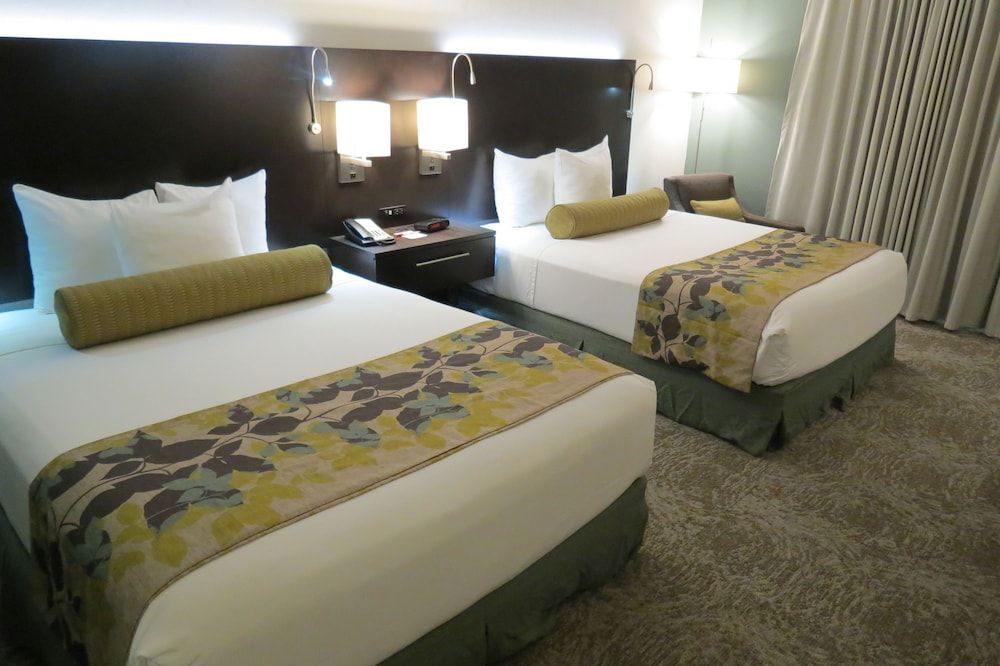 Room, 2 Queen Beds, Non Smoking