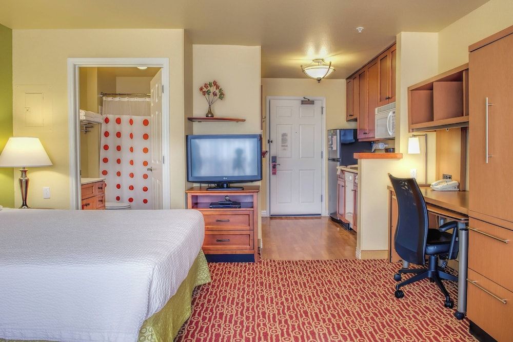 Studio, 1 Queen Bed with Sofa bed, Non Smoking