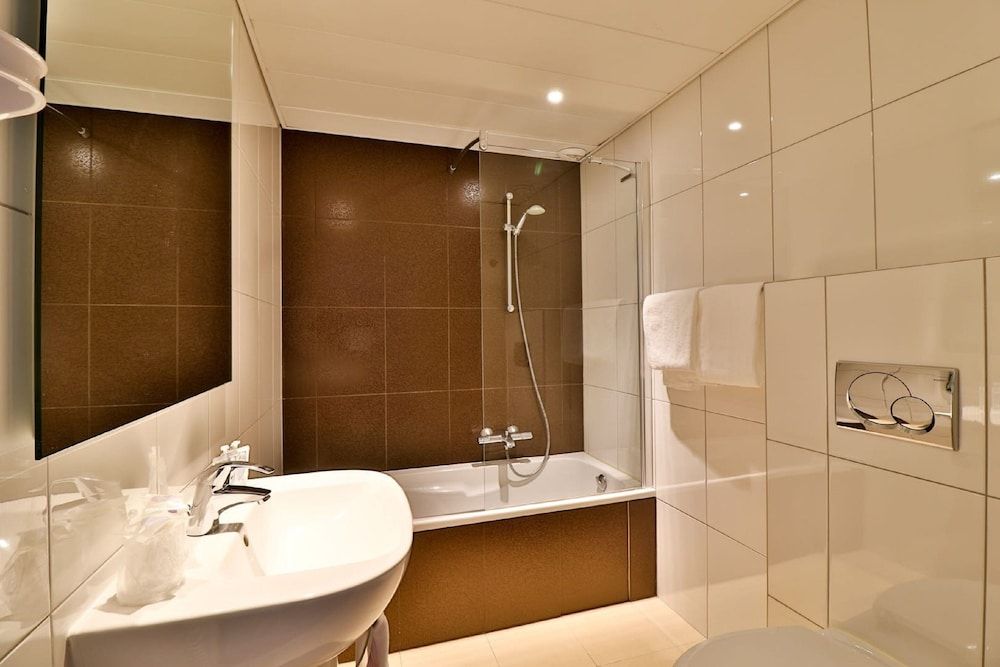 Hotel le Noailles Nice Gare Classic Twin Room 2