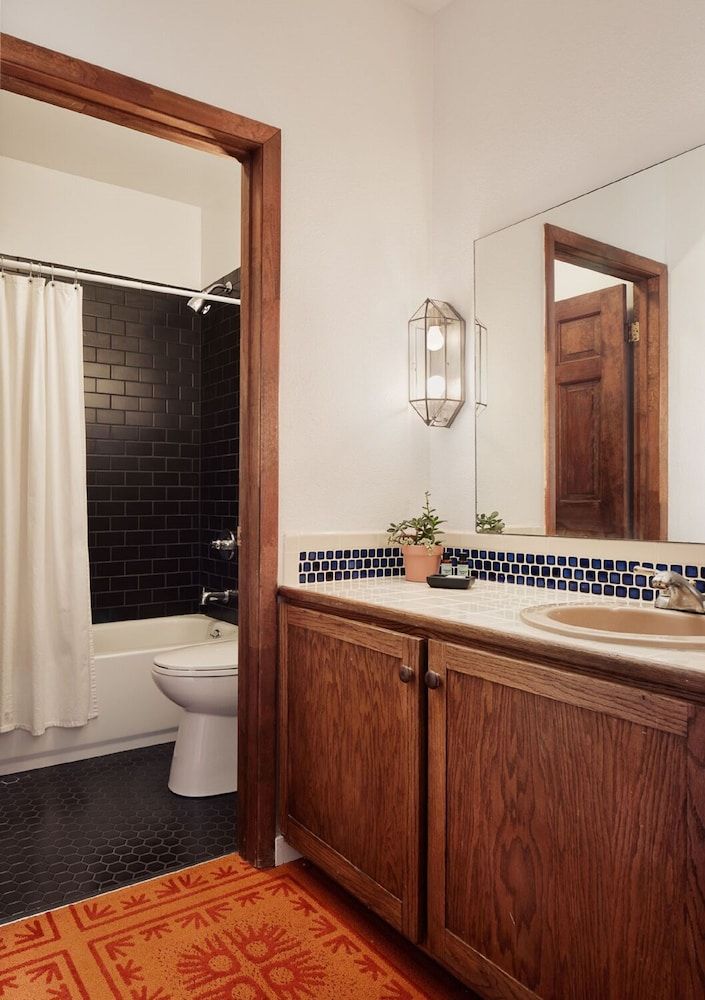 El Rey Court Standard Room, 2 Queen Beds 3