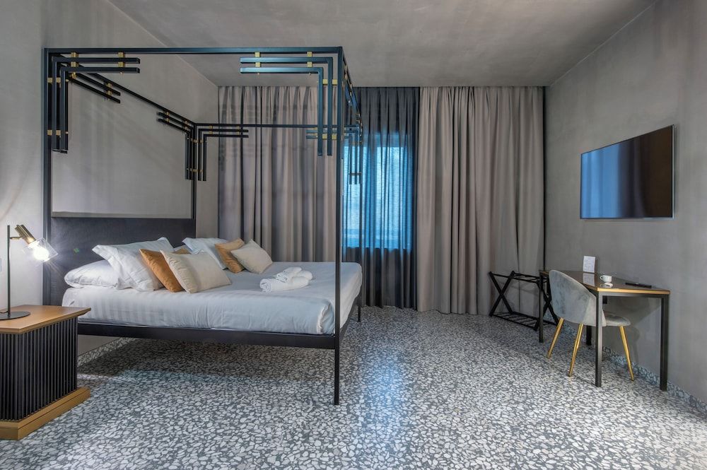 Hotel Nuvò Deluxe Room 2