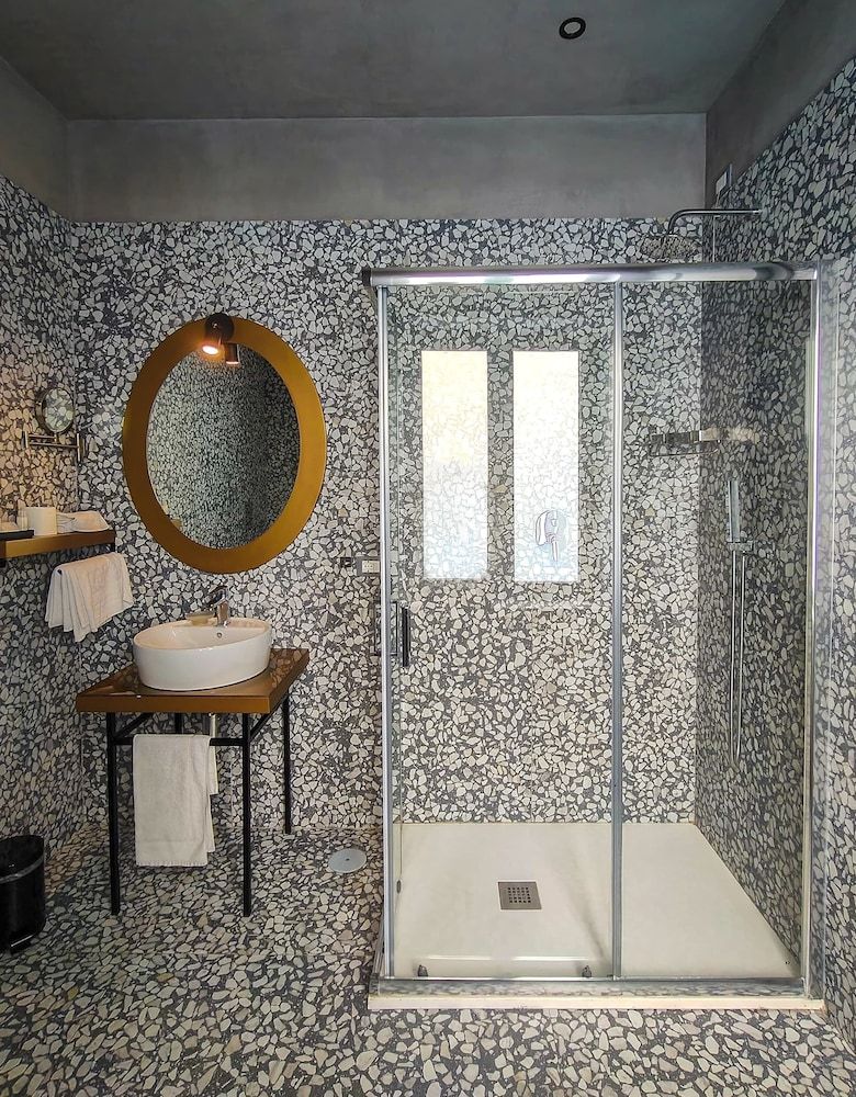 Hotel Nuvò Deluxe Room 9