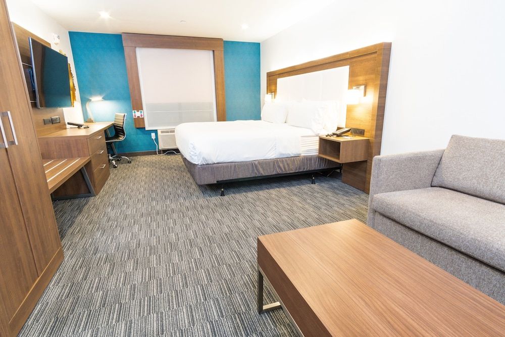 undefined Holiday Inn Express Hotel & Suites Hollywood Walk of Fame by IHG 7