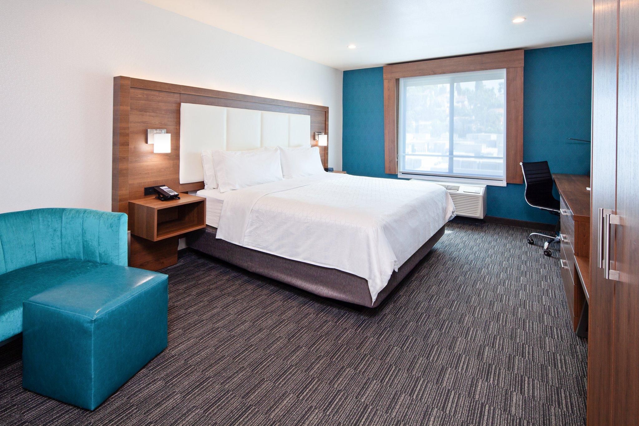 Holiday Inn Express Hotel & Suites Hollywood Walk of Fame by IHG 1 Queen Standard 2